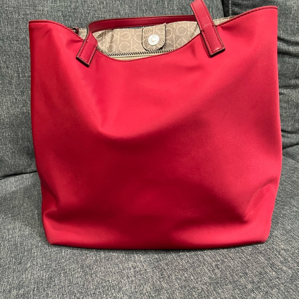 Guess Purse. Used But In Good Condition. - image 4